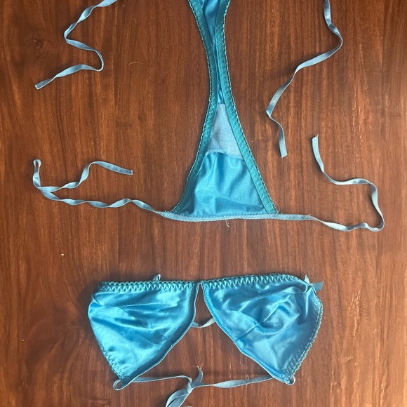 Silk bra and pantie set - Picture 2 of 6